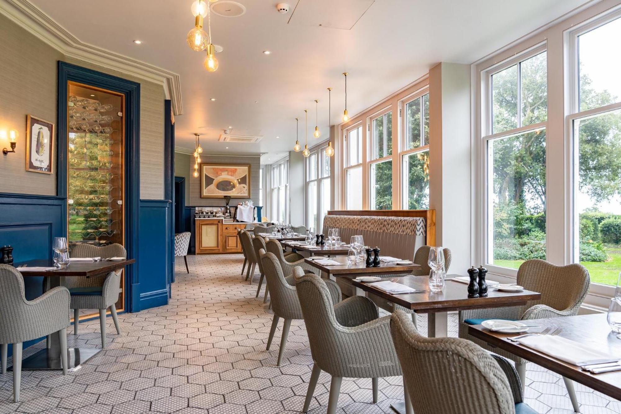 Отель Voco The Clifton Folkestone By Ihg Экстерьер фото