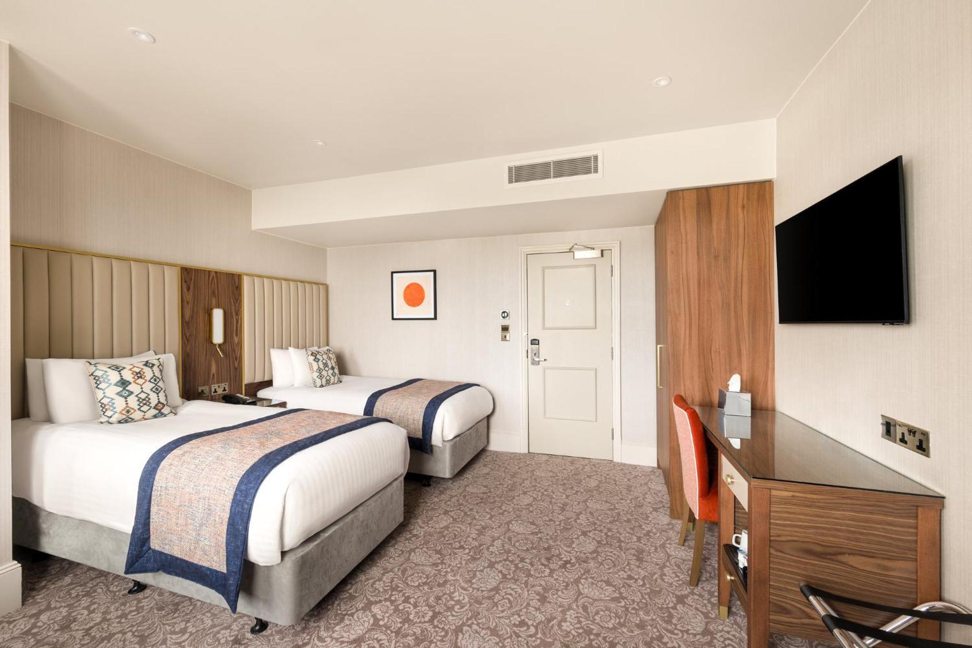 Отель Voco The Clifton Folkestone By Ihg Экстерьер фото