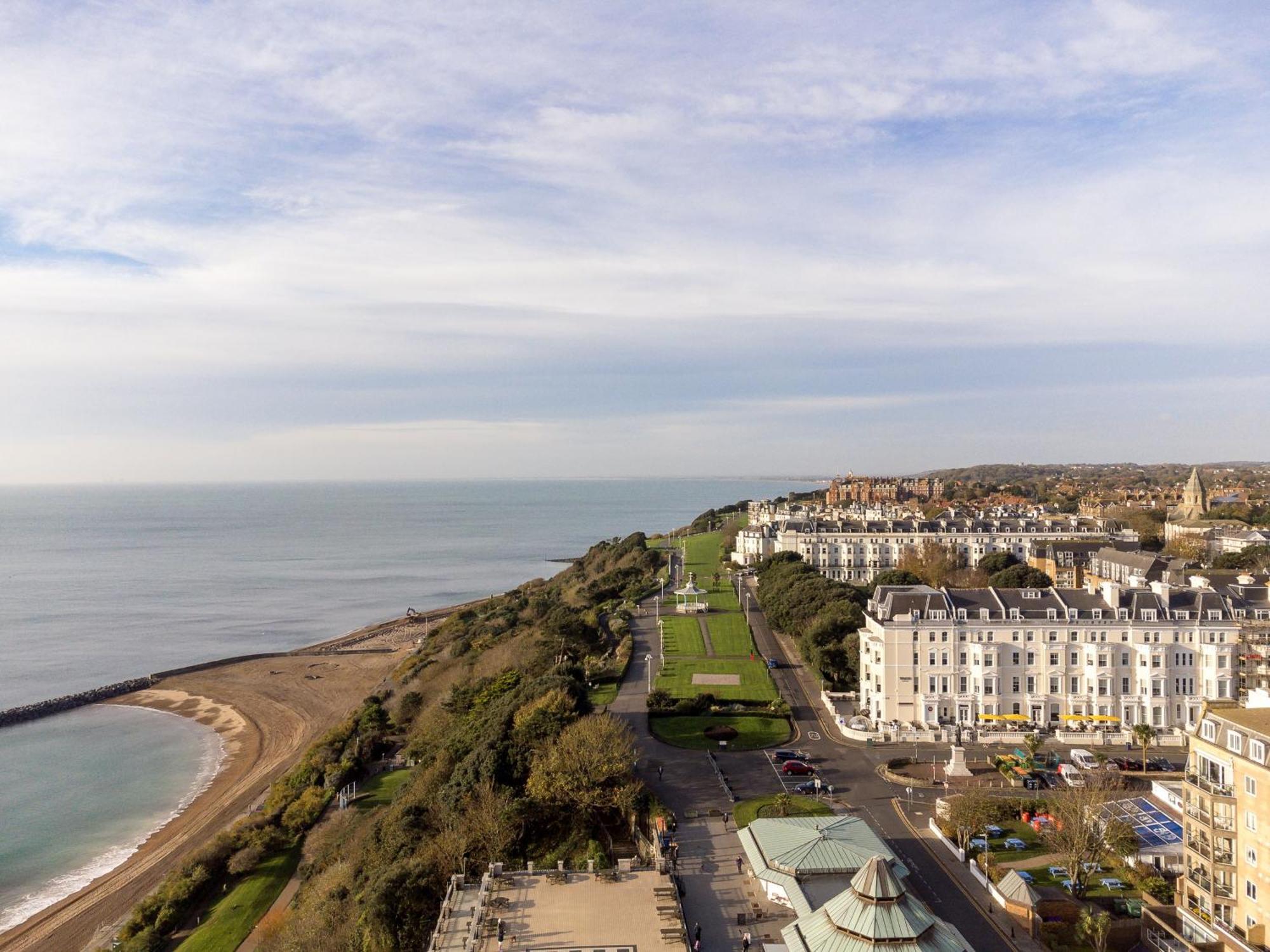 Отель Voco The Clifton Folkestone By Ihg Экстерьер фото